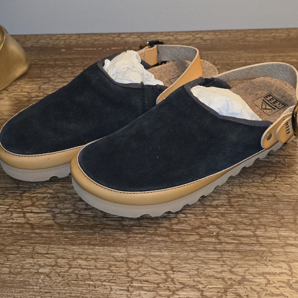 Reef Black Suede Slip-On Shoes - Picture 2 of 7